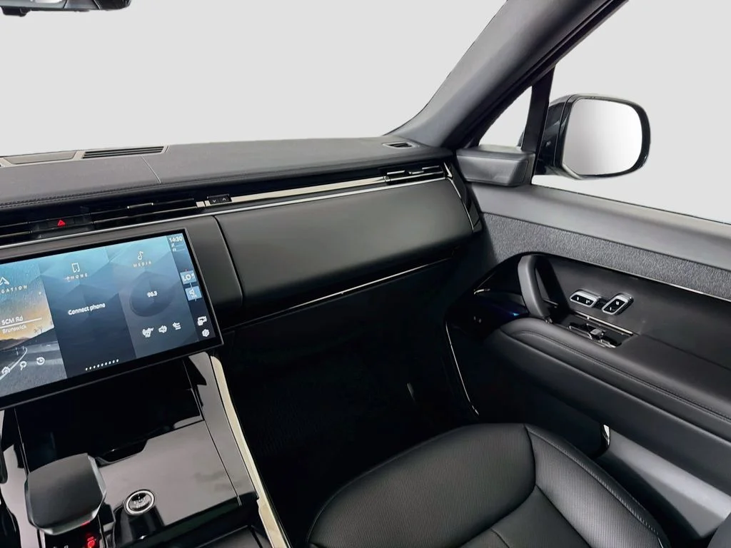 New 2027 Santorini Black Land Rover Dynamic SE image 25