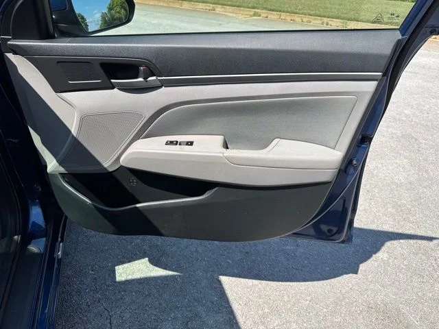 Used 2018 Blue Hyundai Value Edition image 9