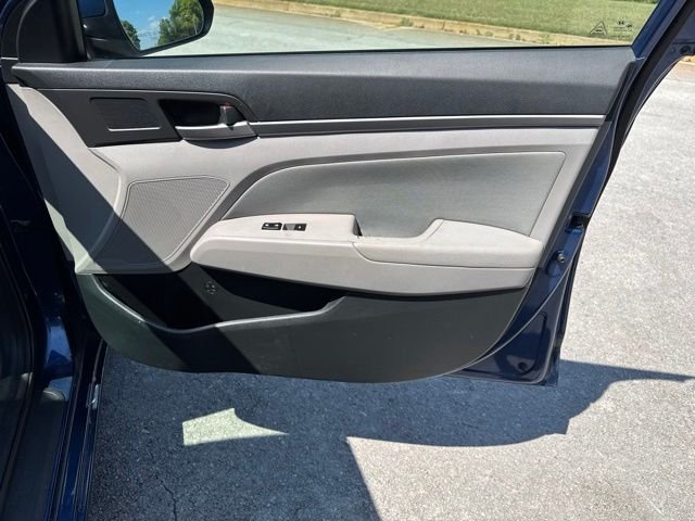 Used 2018 Blue Hyundai Value Edition image 9