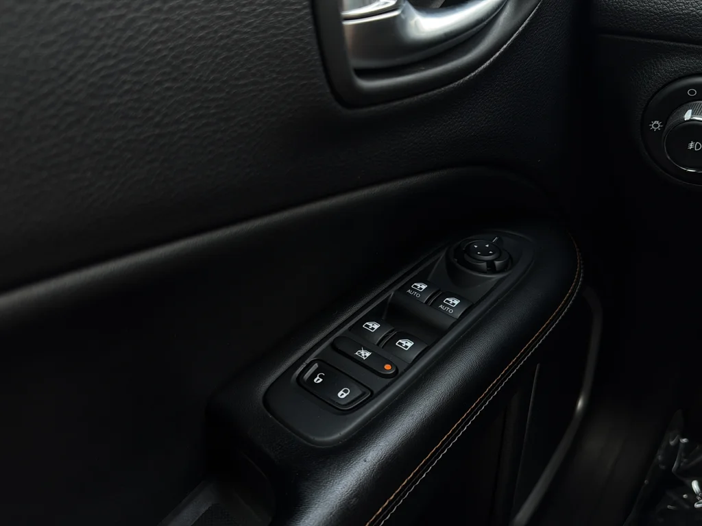 Used 2018 White Clearcoat Jeep Latitude image 11