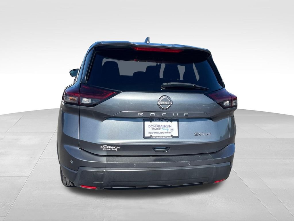 Used 2024 Gray Nissan SV image 4