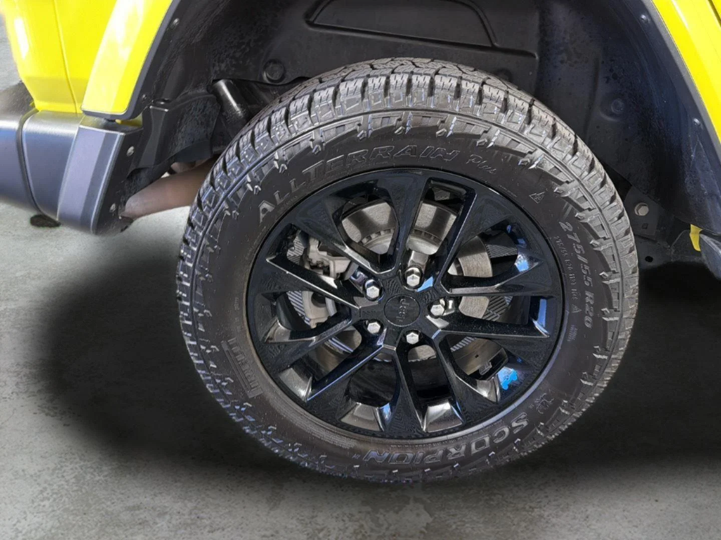 Used 2022 High Velocity Clearcoat Jeep Unlimited Sahara image 15