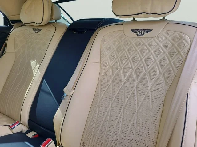Used 2021 Blue Bentley V8 image 13
