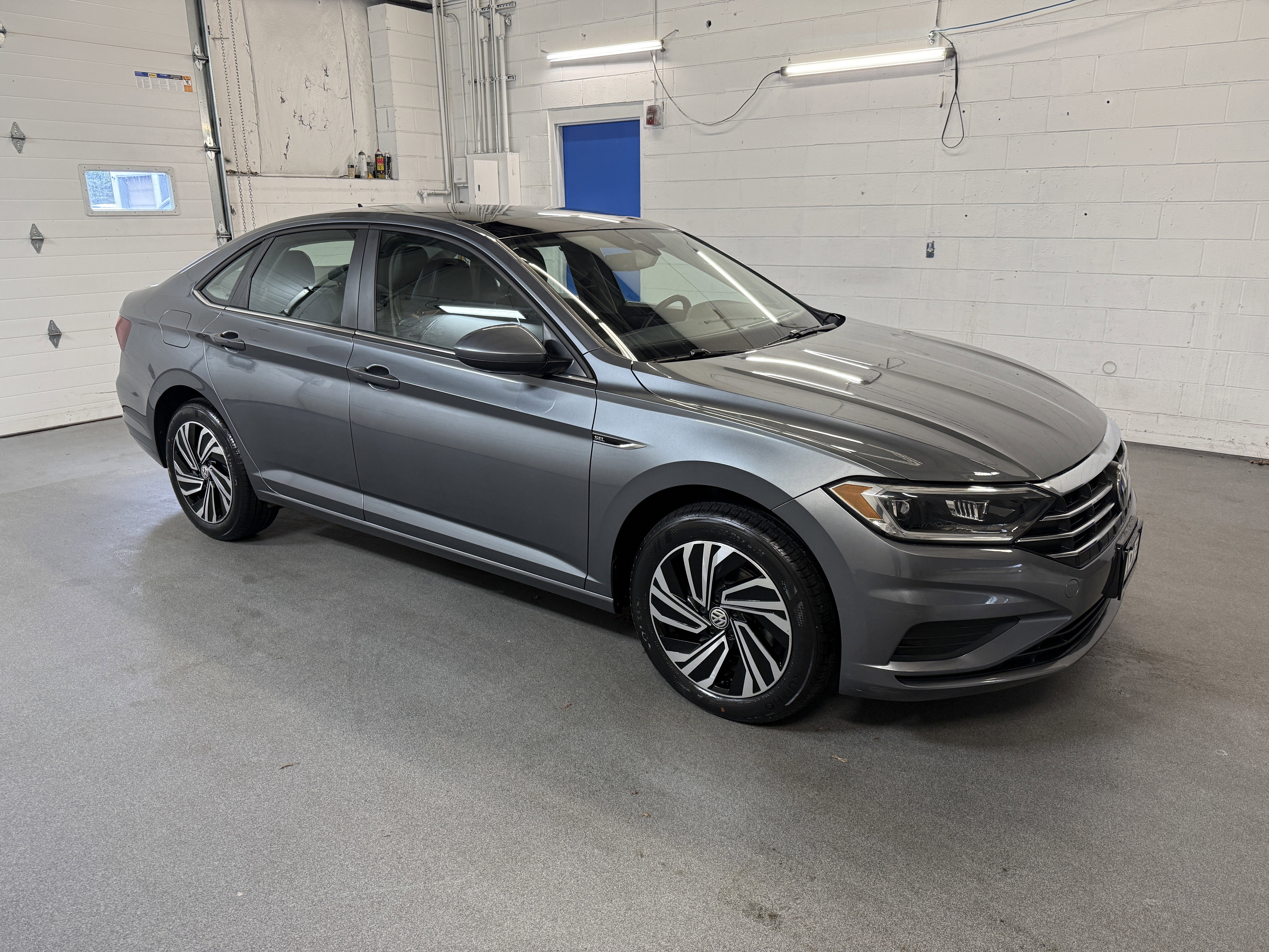 Used 2020 Platinum Gray Metallic Volkswagen SEL image 10