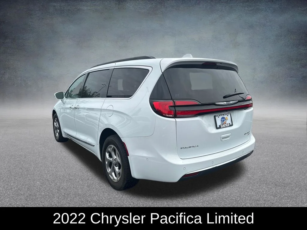 Used 2022 Bright White Clearcoat Chrysler Limited image 3
