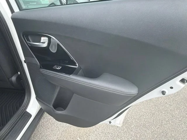 Used 2022 Snow White Pearl Kia EX image 11