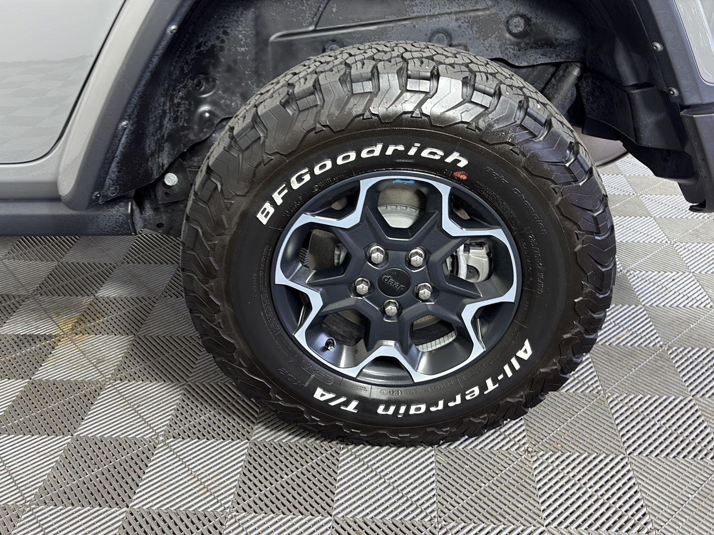 Used 2023 Sting-Gray Clearcoat Jeep Rubicon image 18