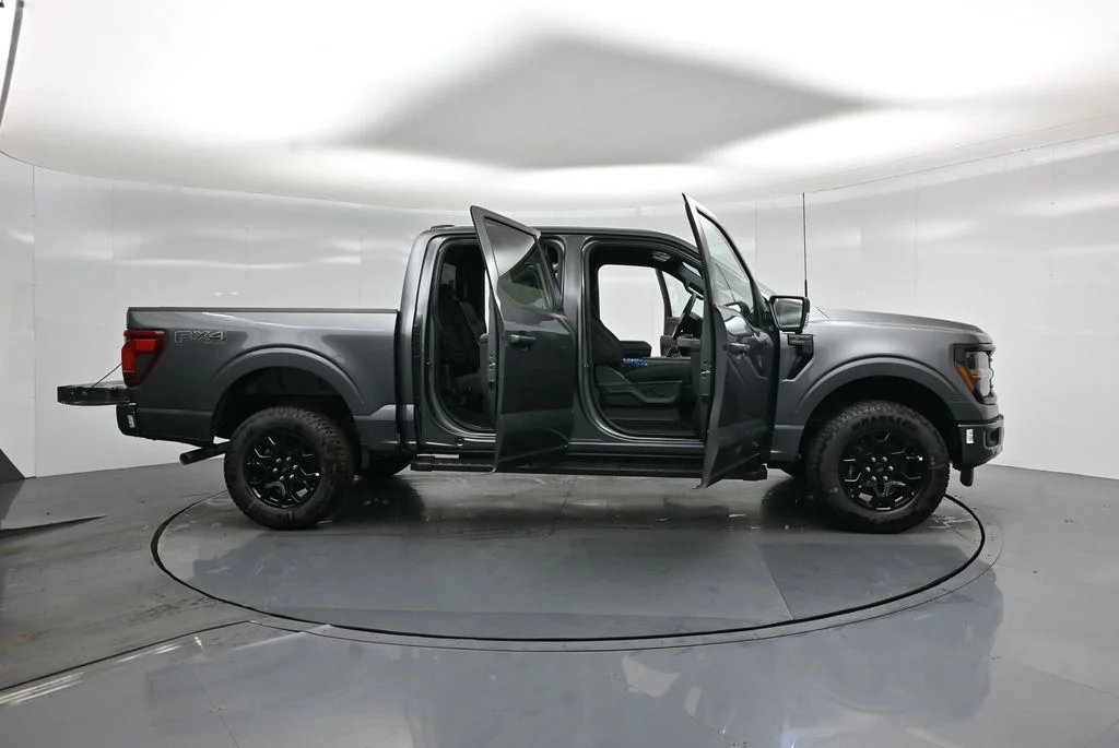 New 2026 Carbonized Gray Metallic Ford XLT image 4