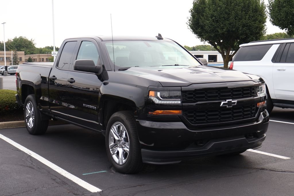 Used 2018 BLACK Chevrolet Custom image 3