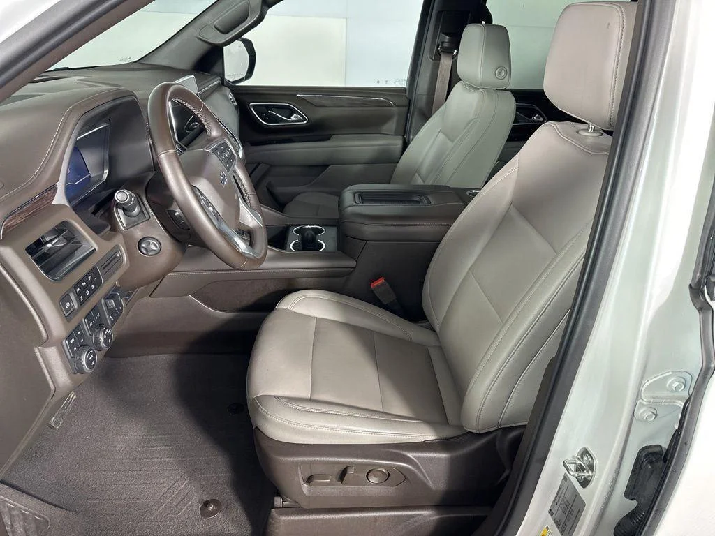 Used 2023 Pearl Chevrolet Z71 image 17