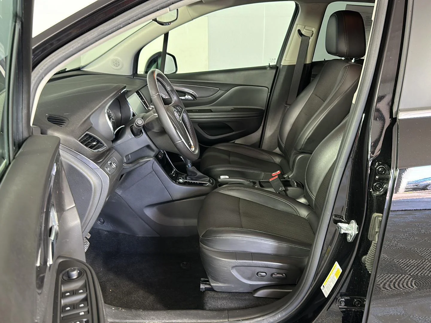 Used 2019 Ebony Twilight Metallic Buick Preferred image 7