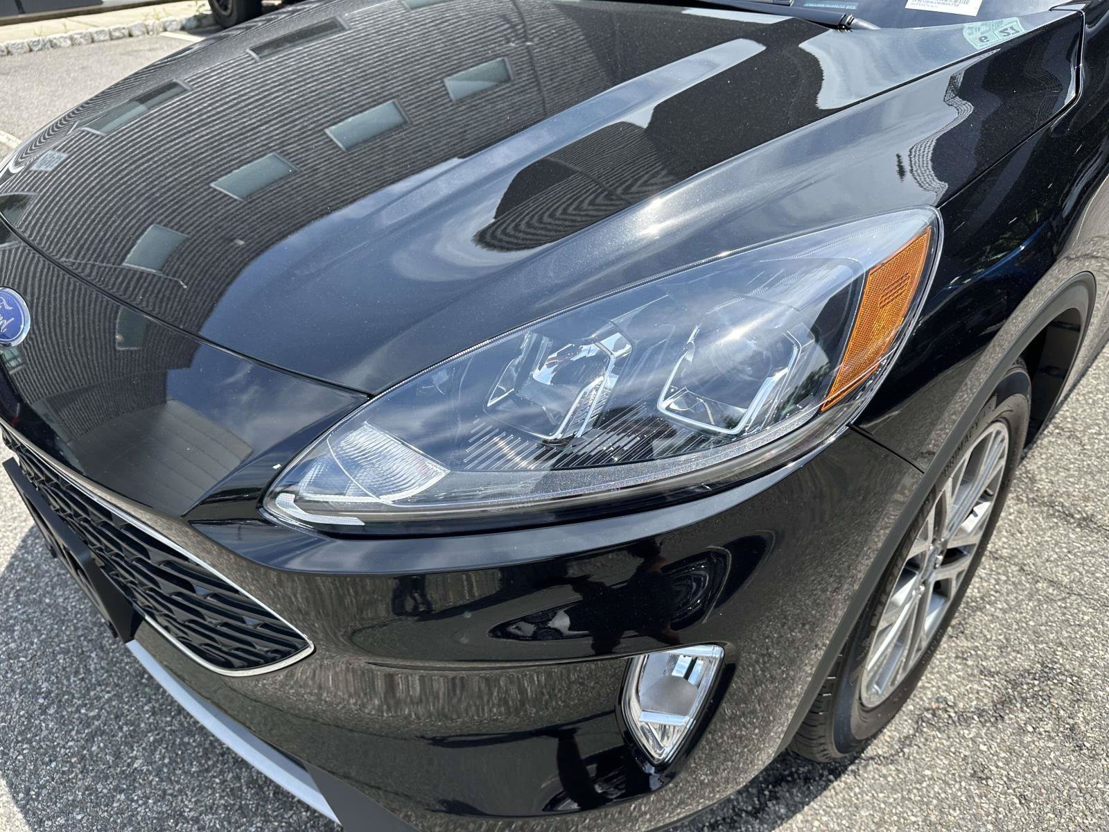Certified Used 2022 Agate Black Metallic Ford SEL image 9