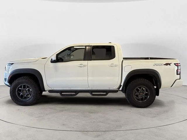 New 2026 White Nissan PRO-4X image 2