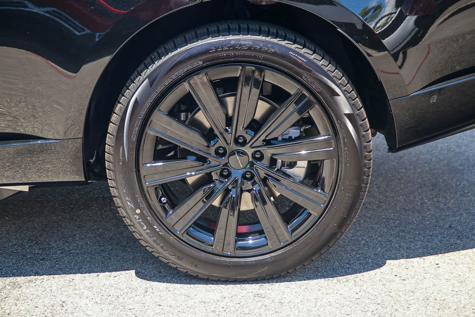 New 2026 Black Land Rover SE image 8