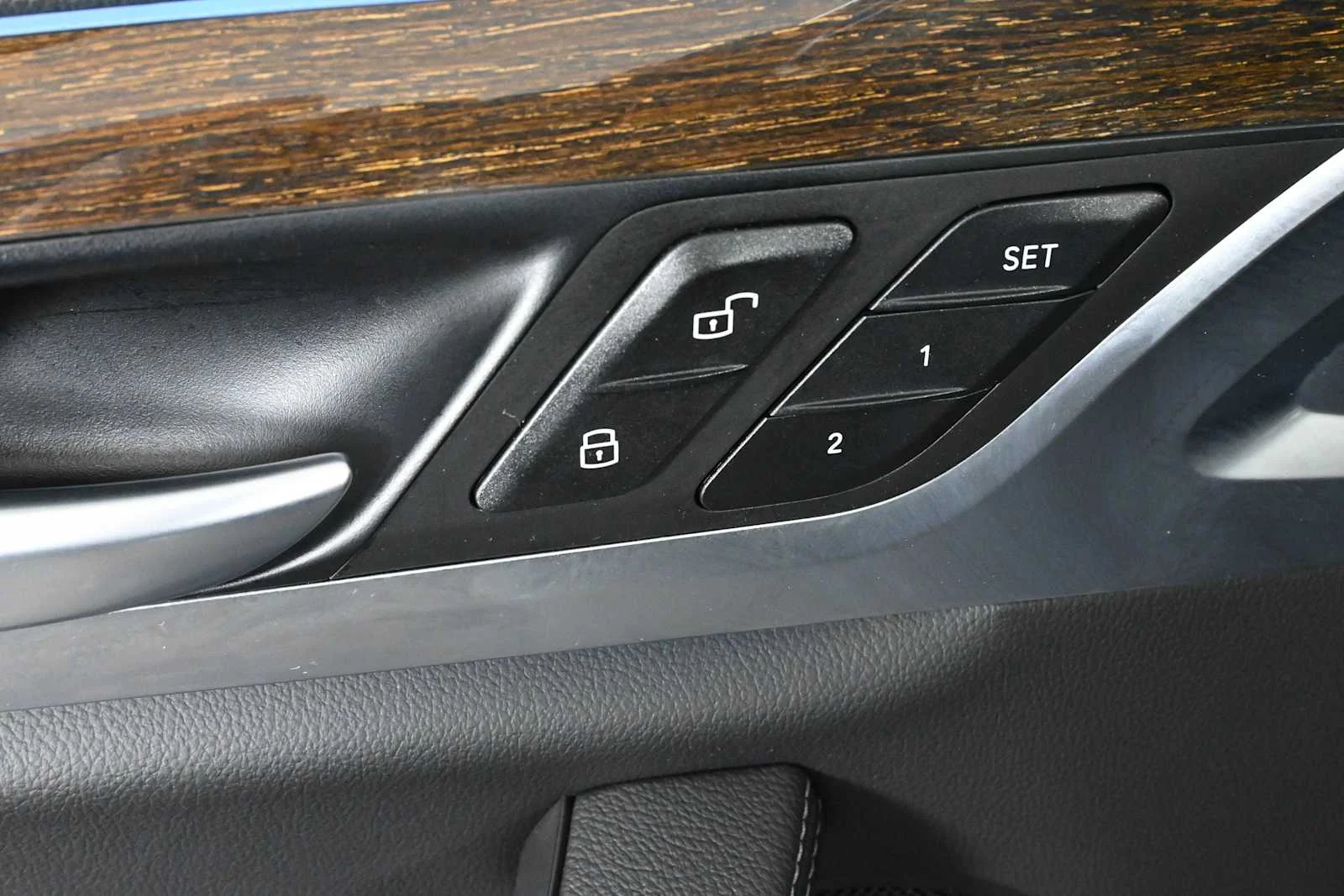 Used 2021 Dark Graphite Metallic BMW xDrive30e image 21