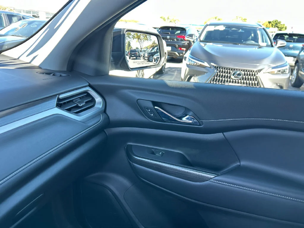 2023 GMC Acadia SLT - Photo 28