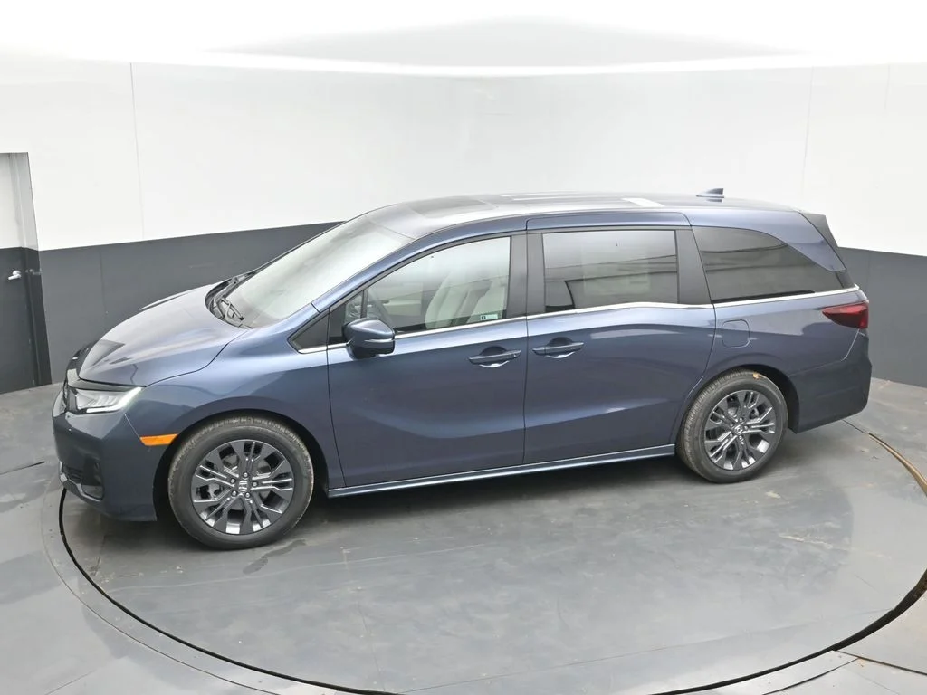 New 2026 Smoke Blue Pearl Honda Touring image 44