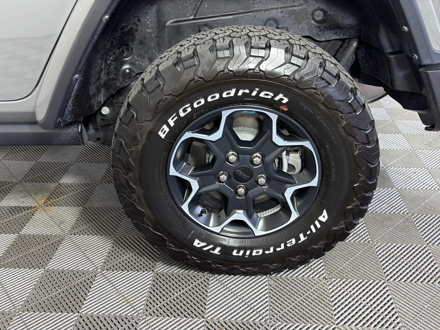Used 2023 Sting-Gray Clearcoat Jeep Rubicon image 18