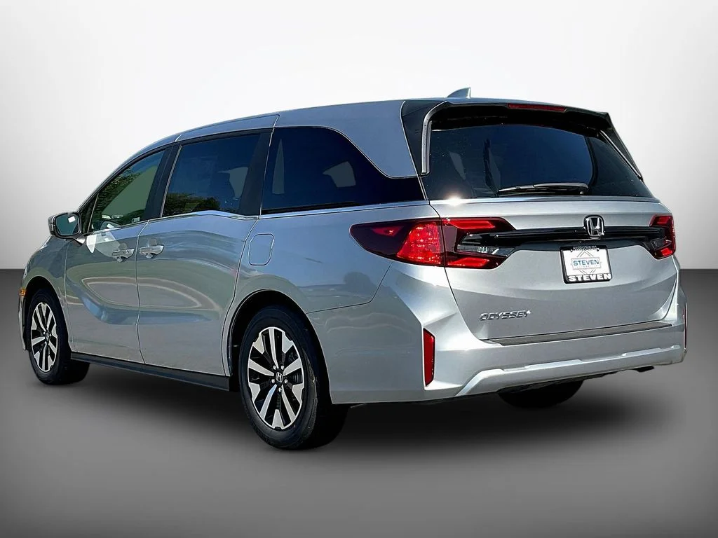New 2026 Solar Silver Metallic Honda EX-L image 4