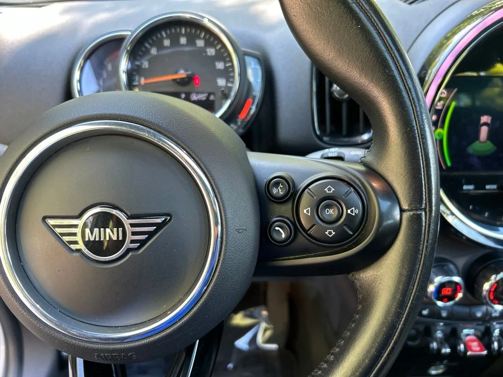 Used 2021  MINI Oxford Edition image 24