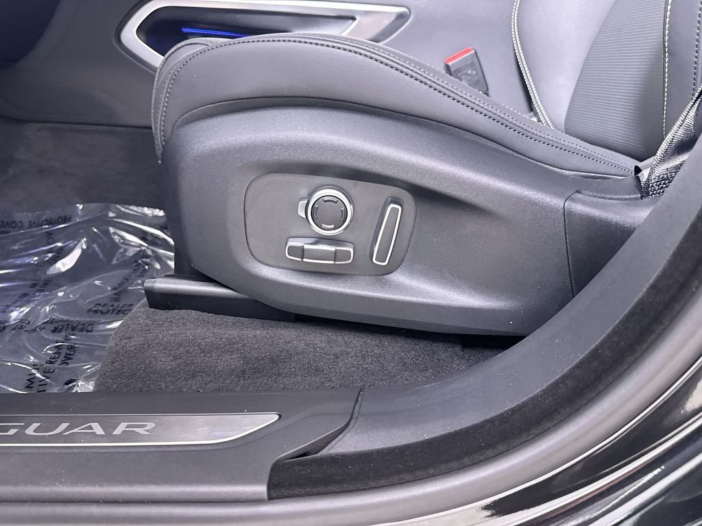 New 2026 Santorini Black Jaguar P250 R-Dynamic S image 12