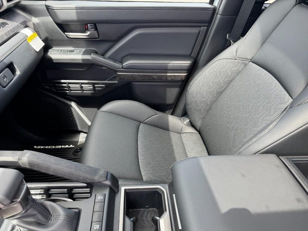 2026 Toyota Tacoma Limited - Photo 12