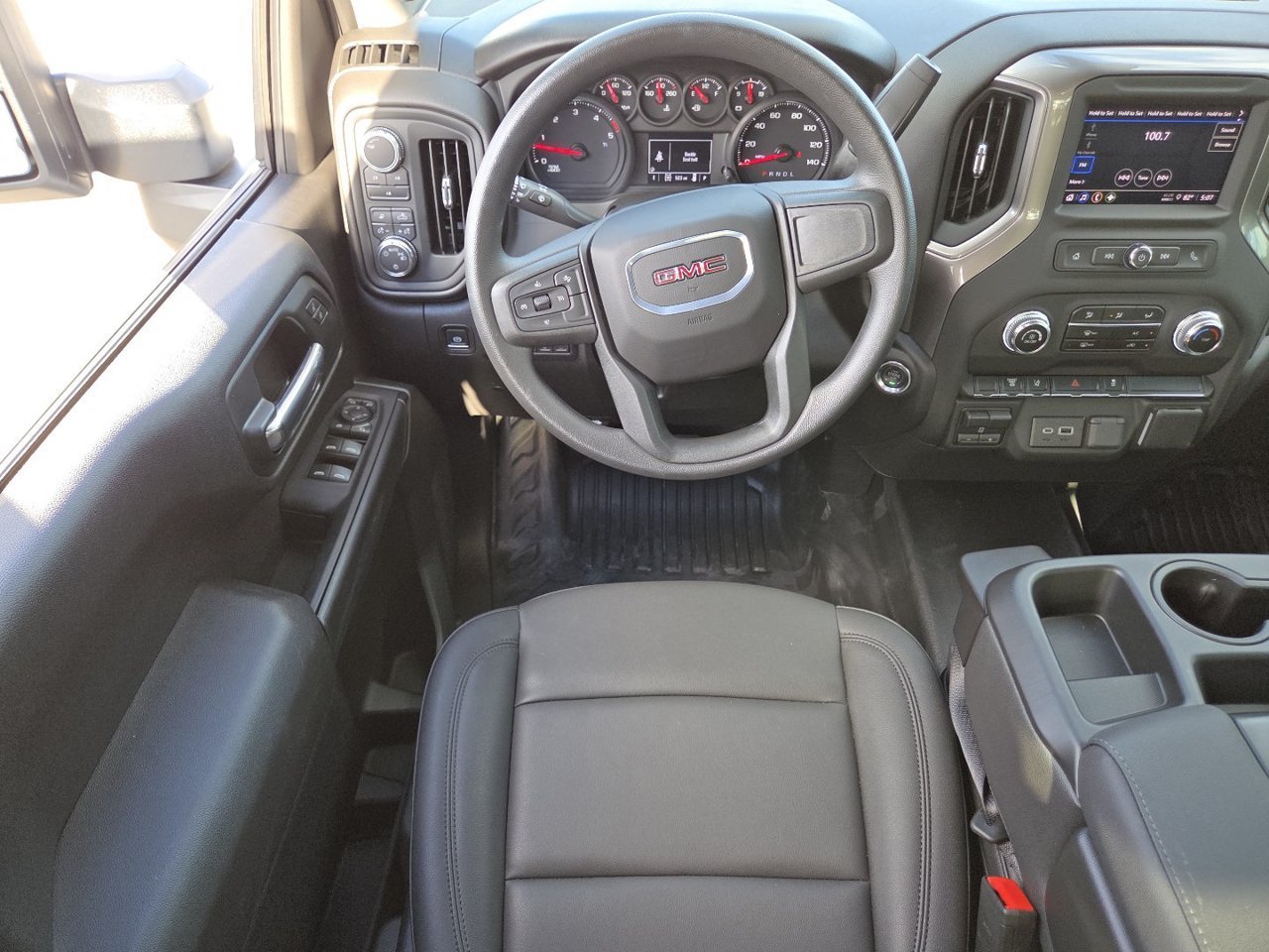 2025 GMC Sierra 3500 Chassis Cab Pro - Photo 28