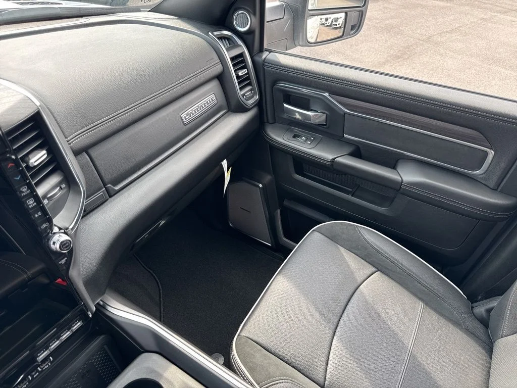 New 2026 Bright White Clear-Coat Exterior Paint RAM Laramie image 37