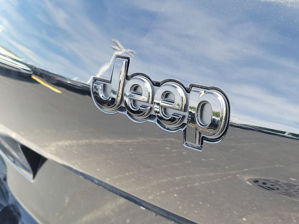 New 2026 Diamond Black Crystal Pearlcoat Jeep  image 8