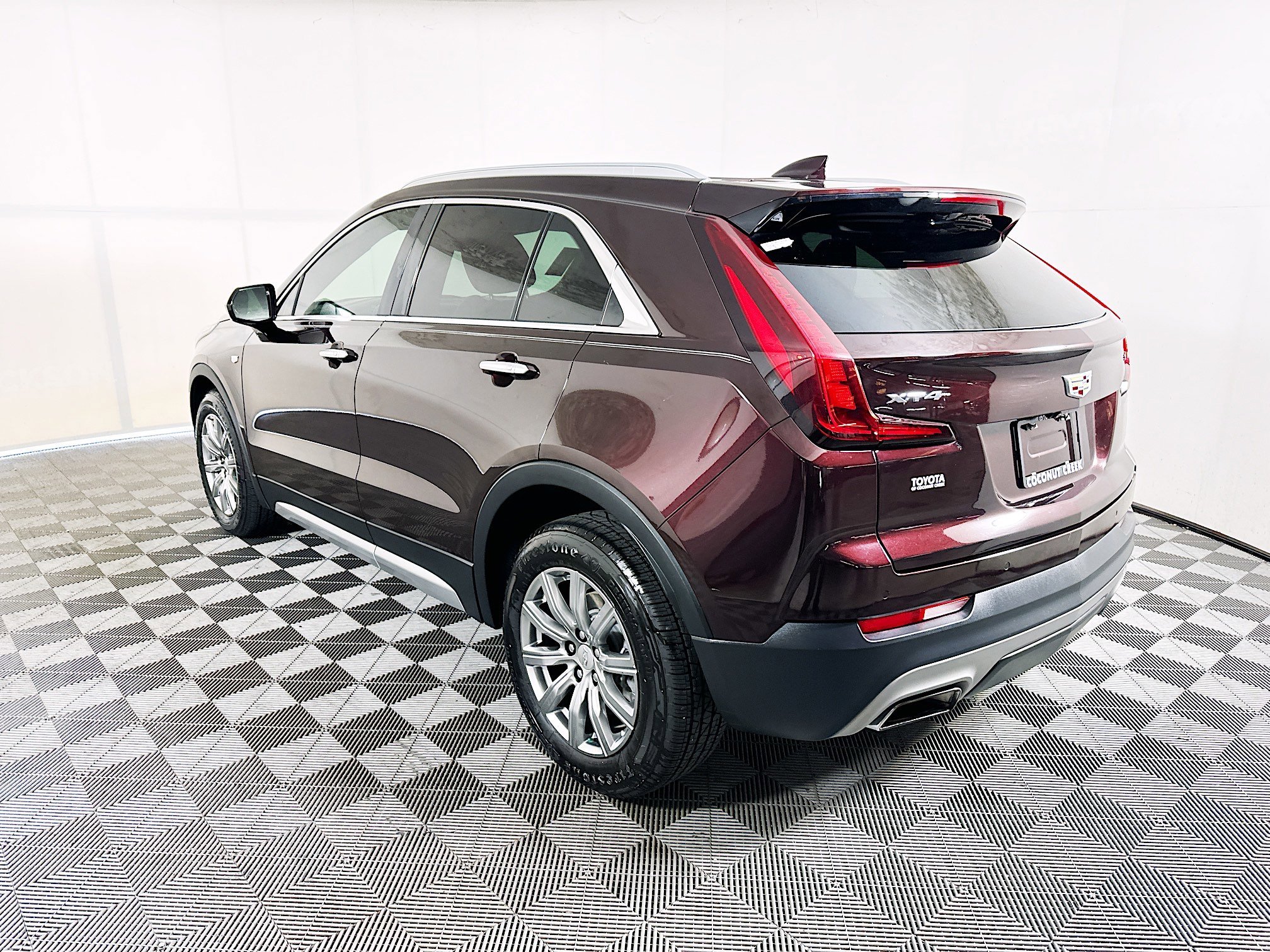 Used 2020 Garnet Metallic Cadillac FWD Premium Luxury image 5