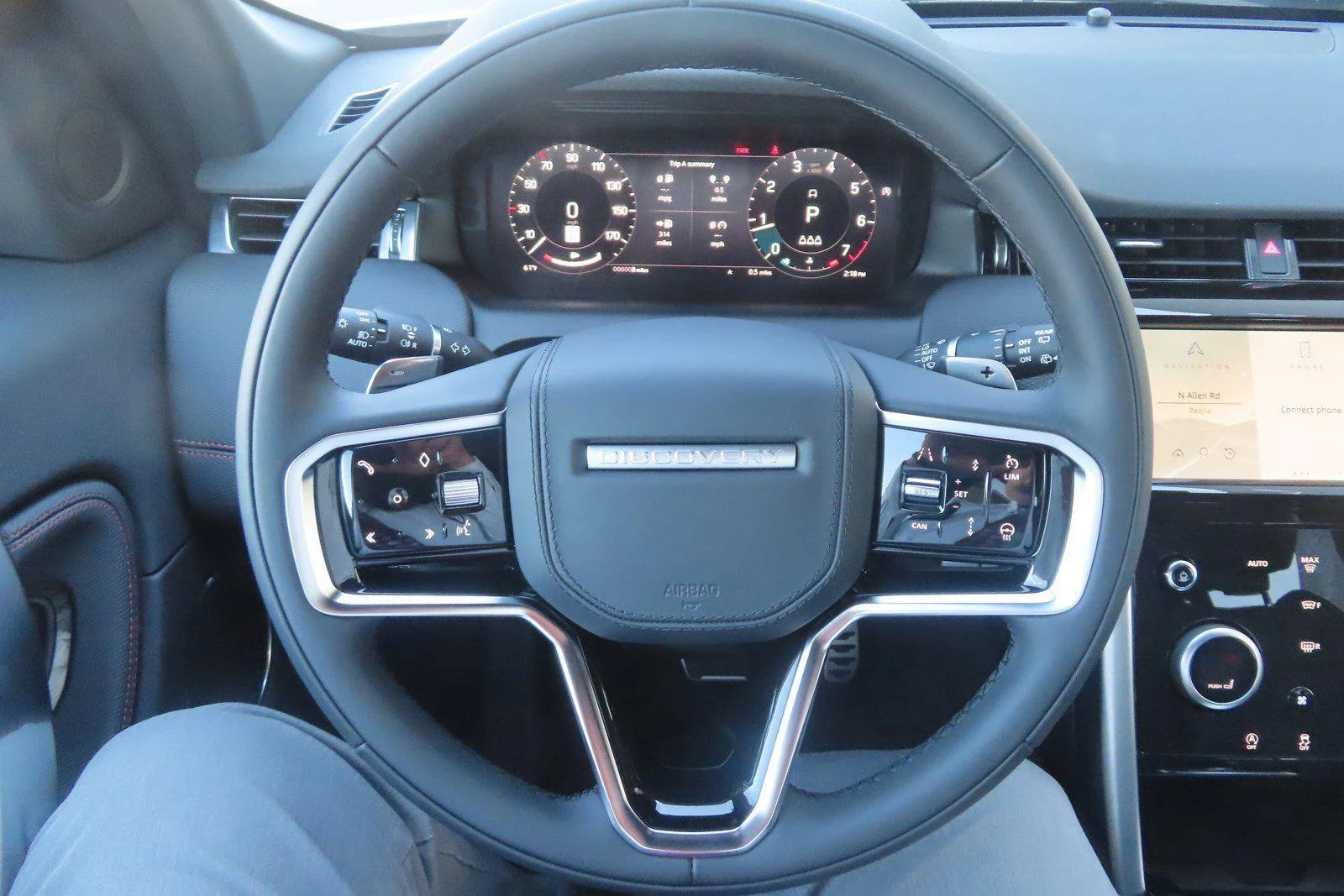Used 2023 Hakuba Silver Metallic Land Rover SE R-Dynamic image 28