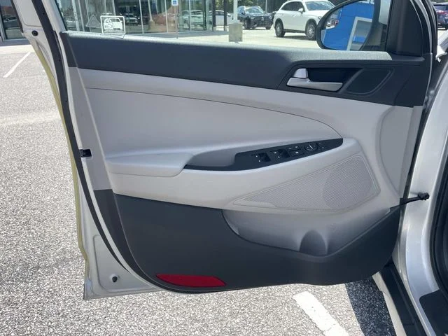 Used 2018 Silver Hyundai SEL image 17
