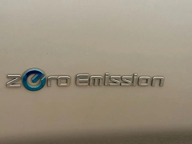 Used 2016 Brilliant Silver Nissan S image 10