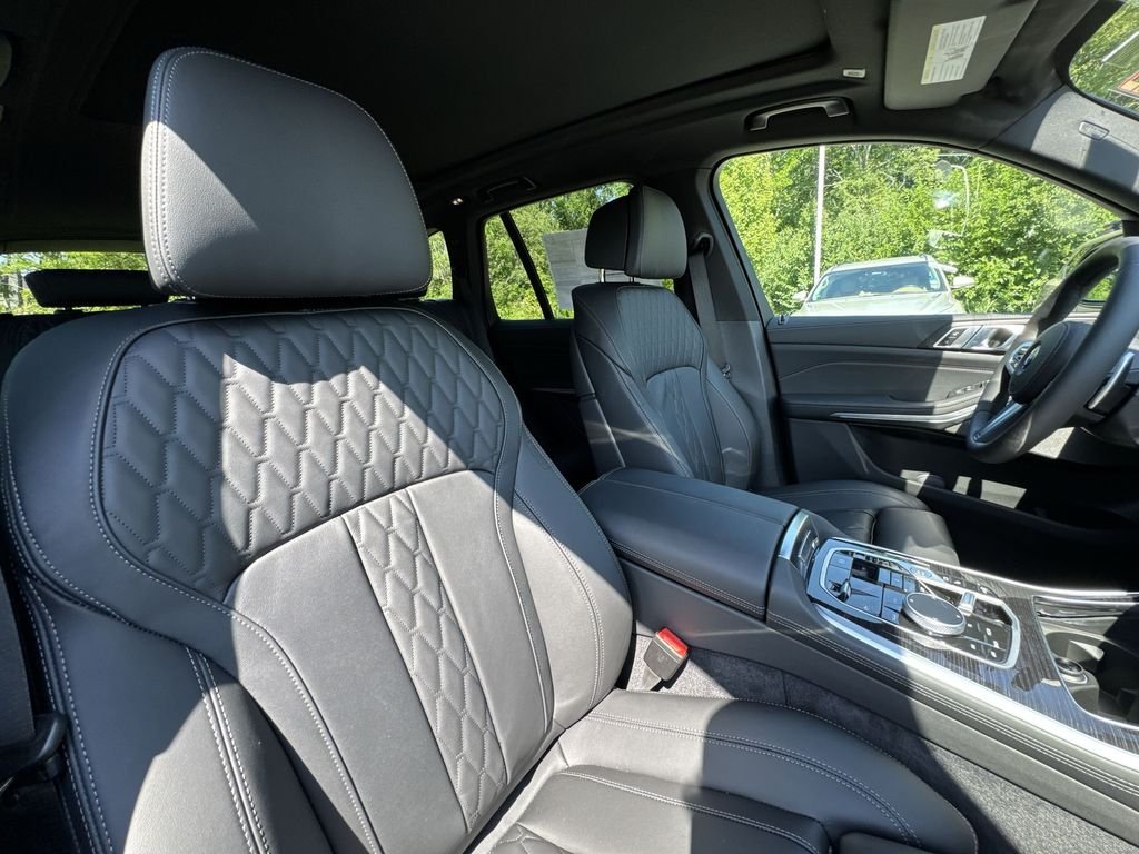 New 2026 Carbon Black Metallic BMW xDrive50e image 27