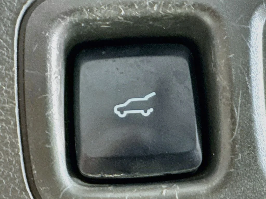 Used 2018 White Platinum Clearcoat Metallic Ford XLT image 34