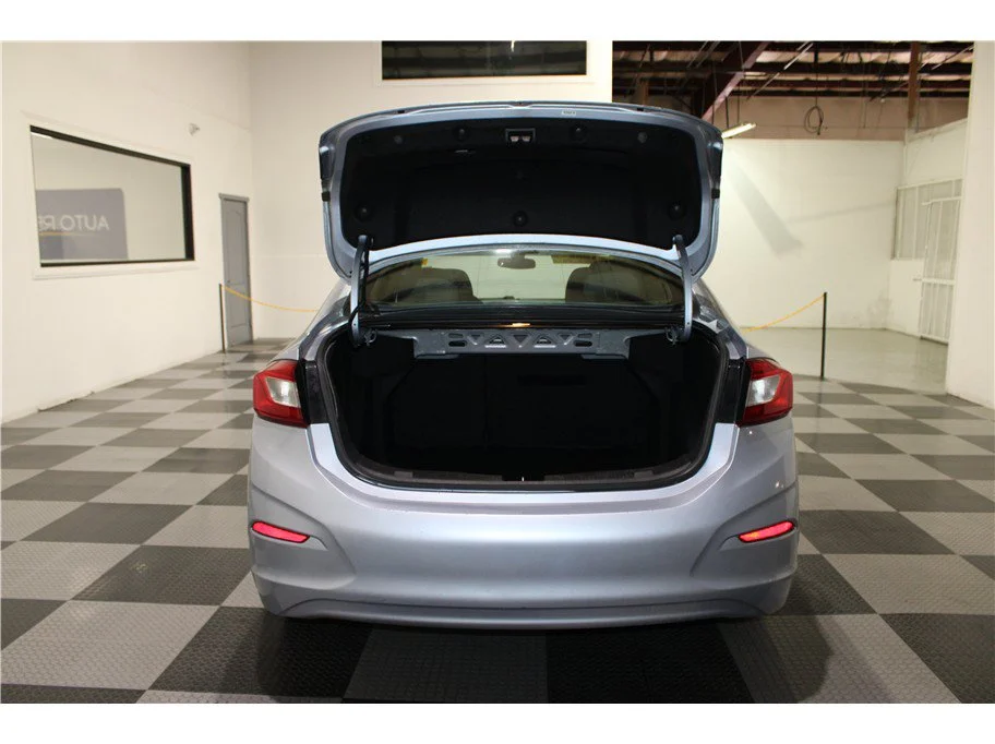 Used 2018 Arctic Blue Metallic Chevrolet LT image 19