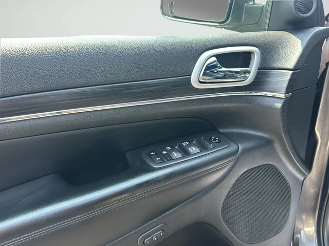 Used 2020 Gray Jeep Limited image 24