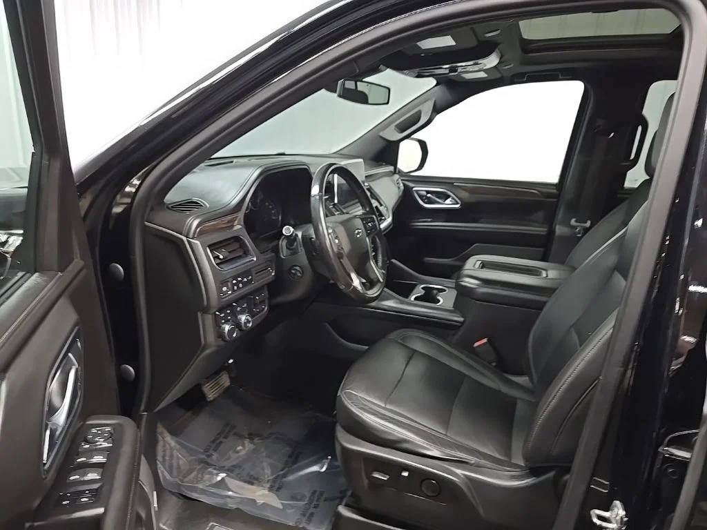 Used 2021 Black Chevrolet Z71 image 32