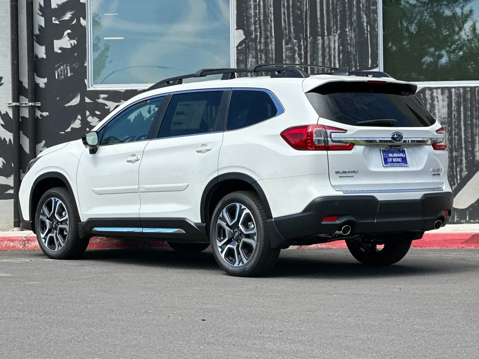 New 2026 CRYSTAL WHITE PEARL Subaru Limited 7-Passenger image 4