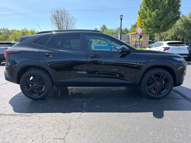 New 2026 Mosaic Black Metallic Chevrolet ACTIV image 2