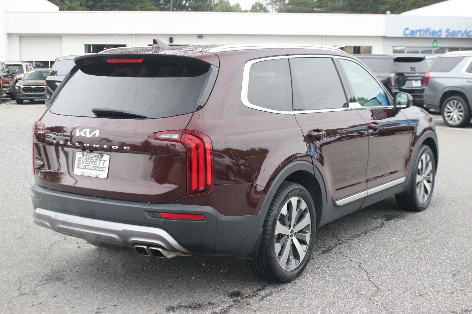 Used 2022 Red Kia EX image 7