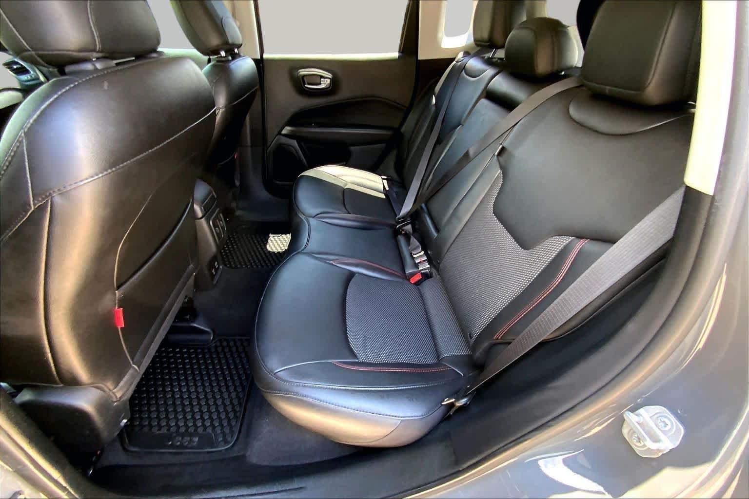 Used 2020 Sting-Gray Clearcoat Jeep Trailhawk image 21