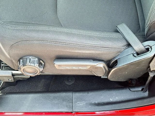Used 2020 Red Jeep Sport S image 19