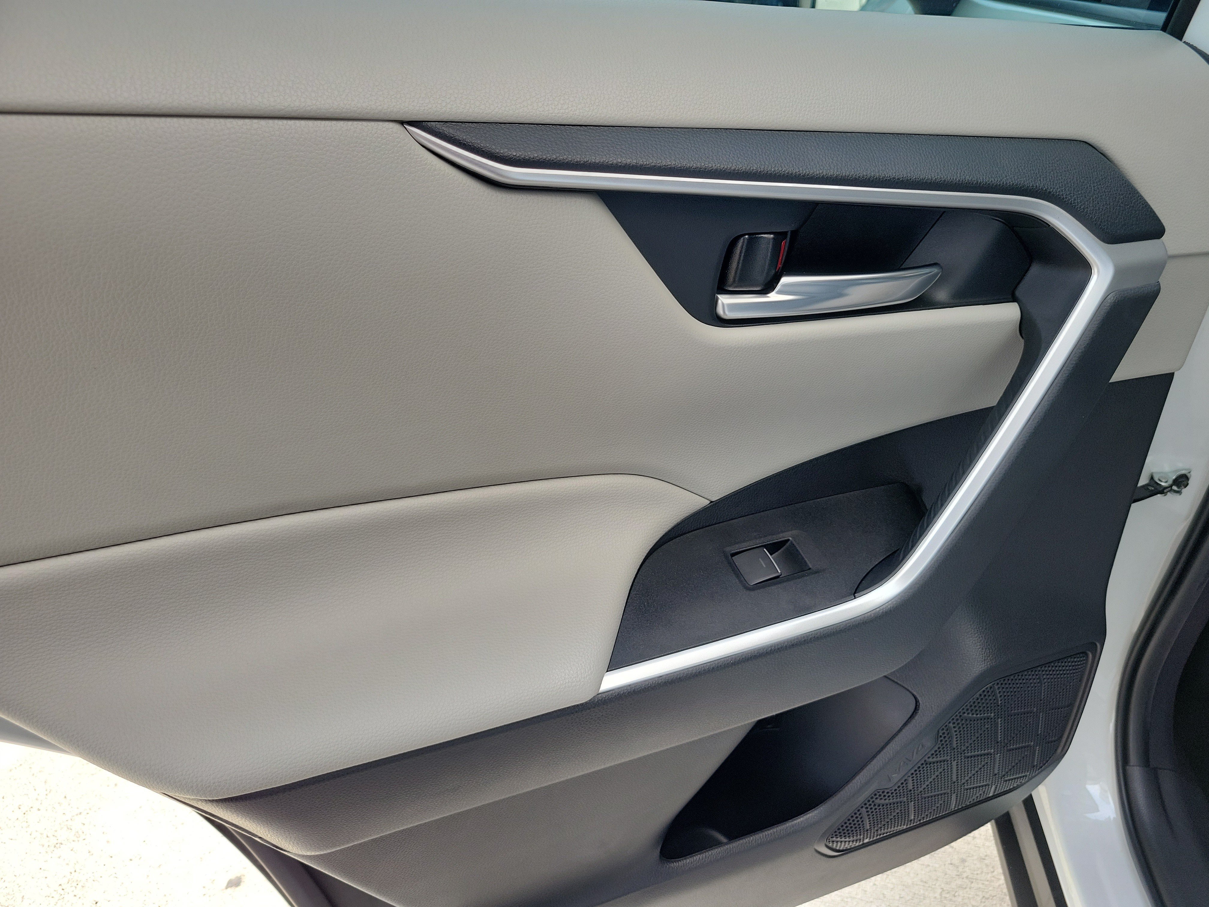 Certified Used 2024 Pearl Toyota XLE Premium image 13