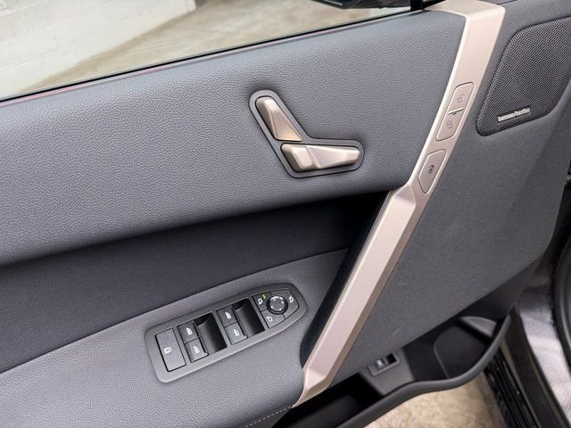 2026 BMW iX 60 - Photo 11