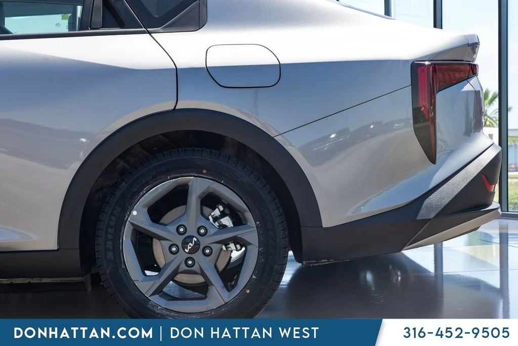 Used 2025 Gray Kia LXS image 27