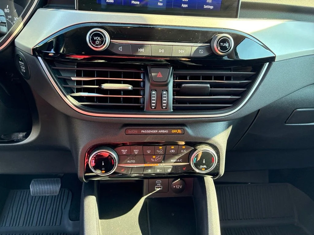 Used 2022 Red Ford SEL image 22
