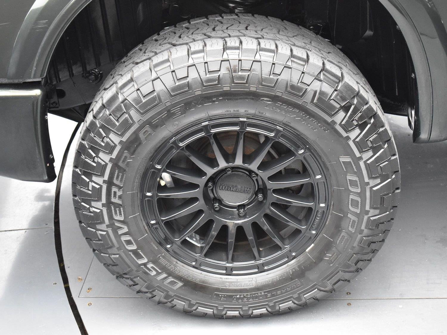 Used 2019 Midnight Pine Metallic Nissan PRO-4X image 35