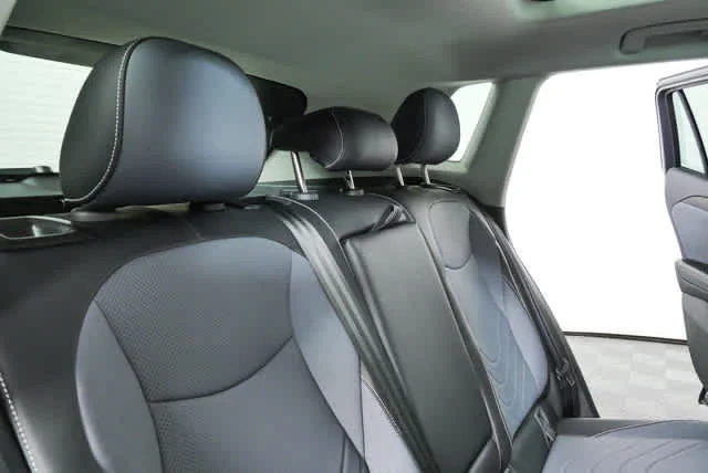 New 2026 Platinum Gray Metallic Volkswagen SE image 21