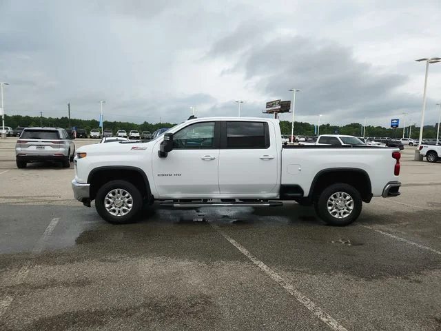 Used 2023 White Chevrolet LT image 4